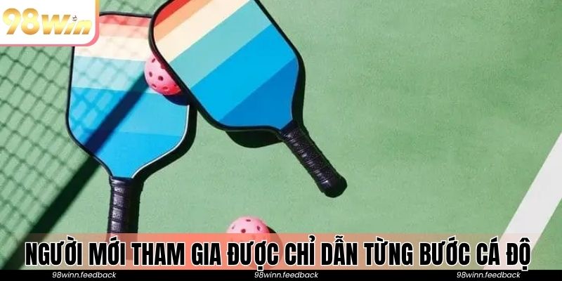 Người mới tham gia được chỉ dẫn từng bước cá độ pickleball